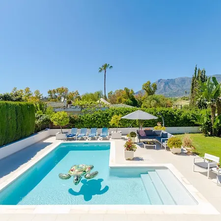 Villa Modern With Heated Pool & Bbq Next To The *