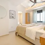 Villa Modern With Heated Pool & Bbq Next To The *