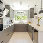 Modern With Heated Pool & Bbq Next To The Marbella