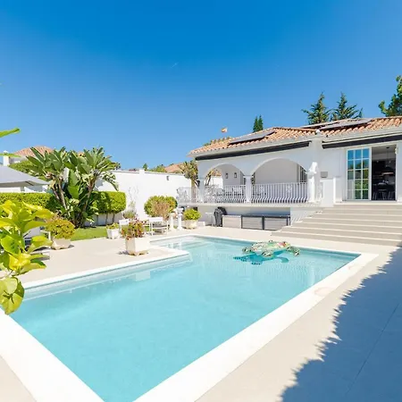 Modern With Heated Pool & Bbq Next To The * מארבלה