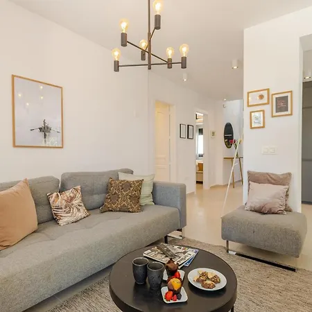 Modern With Heated Pool & Bbq Next To The * מארבלה