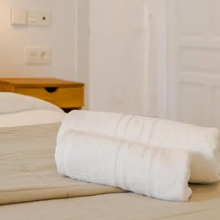 Modern With Heated Pool & Bbq Next To The *