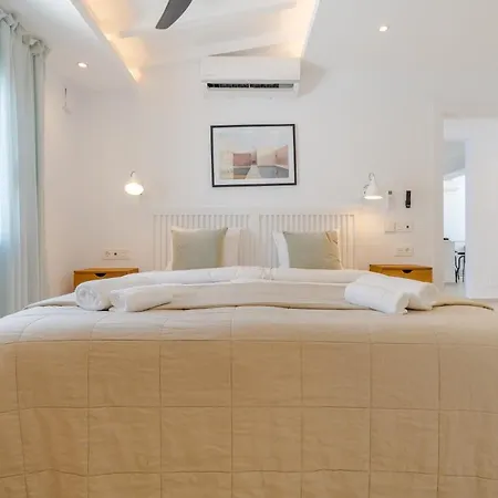 Modern With Heated Pool & Bbq Next To The *