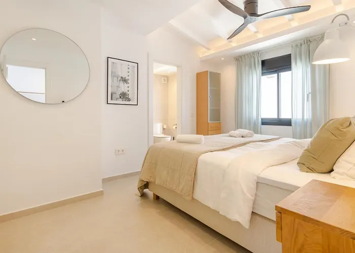 Villa Modern With Heated Pool & Bbq Next To The *