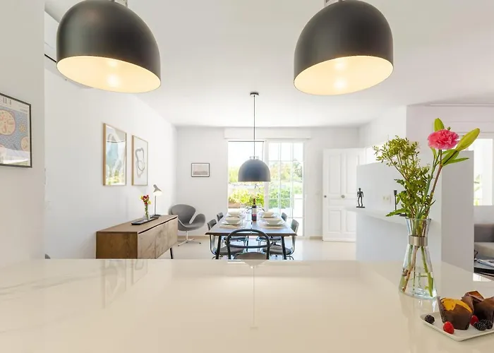 Villa Modern With Heated Pool & Bbq Next To The