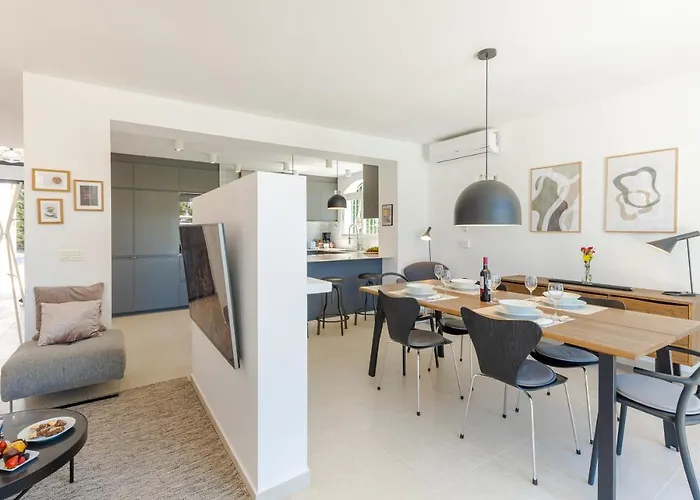 Willa Modern With Heated Pool & Bbq Next To The