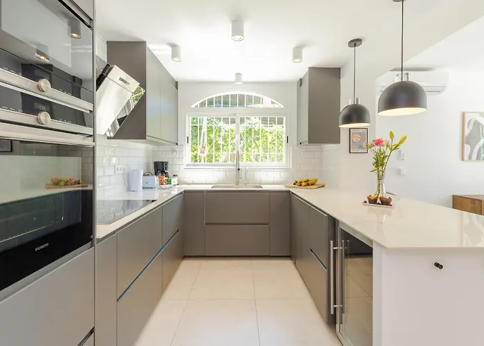 Modern With Heated Pool & Bbq Next To The Marbella