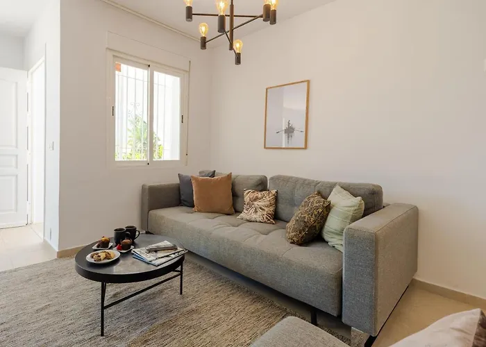 Willa Modern With Heated Pool & Bbq Next To The