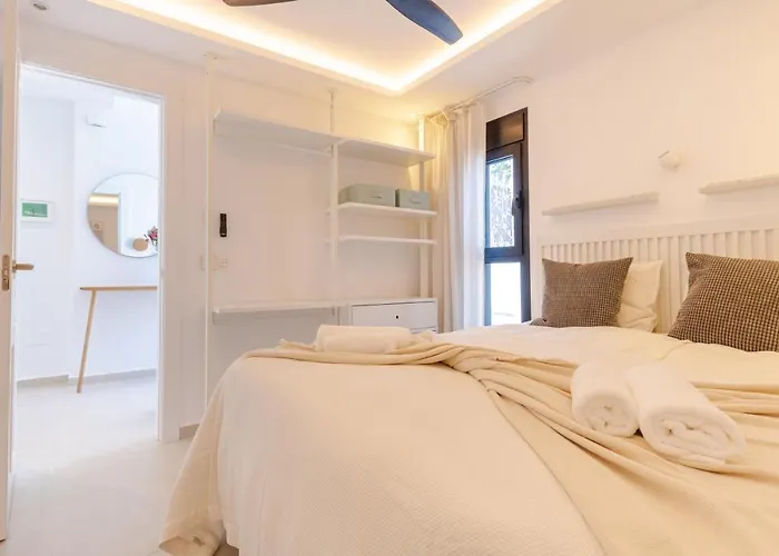 Willa Modern With Heated Pool & Bbq Next To The