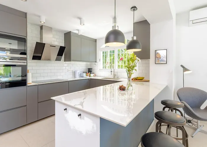 Willa Modern With Heated Pool & Bbq Next To The *