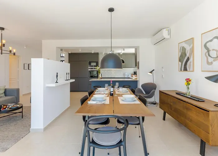 Willa Modern With Heated Pool & Bbq Next To The Marbella