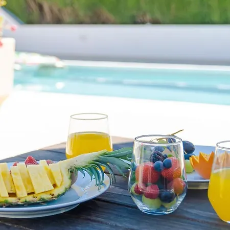 Villa Modern With Heated Pool & Bbq Next To The *