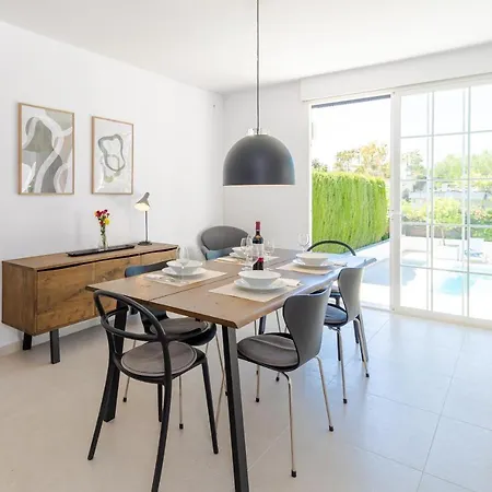 Villa Modern With Heated Pool & Bbq Next To The