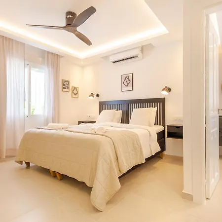 Modern With Heated Pool & Bbq Next To The *