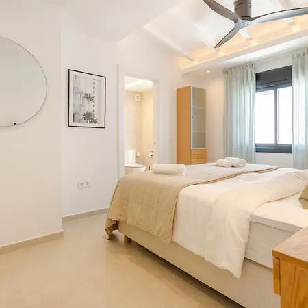 Villa Modern With Heated Pool & Bbq Next To The *