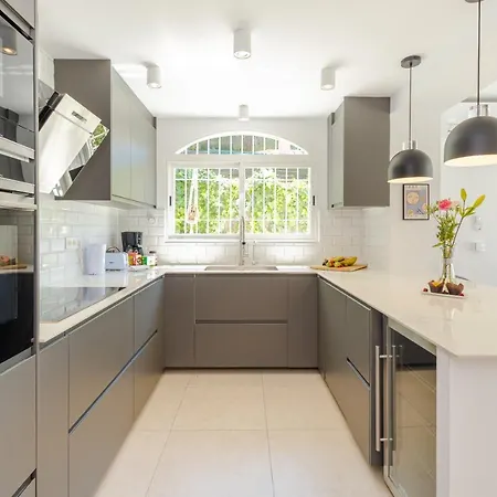 Modern With Heated Pool & Bbq Next To The Marbella