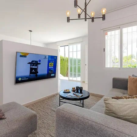 Villa Modern With Heated Pool & Bbq Next To The *