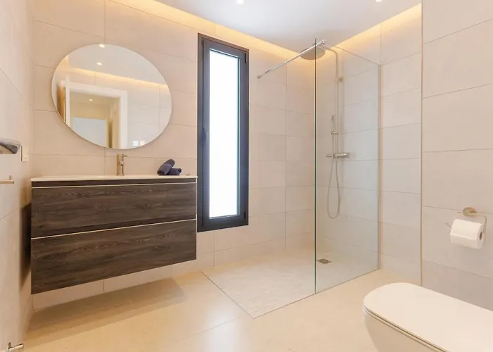 Modern With Heated Pool & Bbq Next To The *