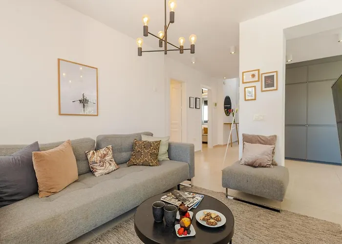 Modern With Heated Pool & Bbq Next To The * Μαρμπέλλα