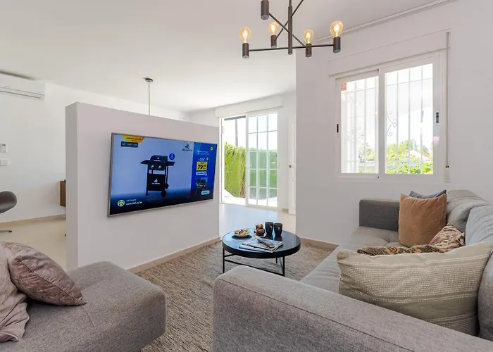 Βίλα Modern With Heated Pool & Bbq Next To The *